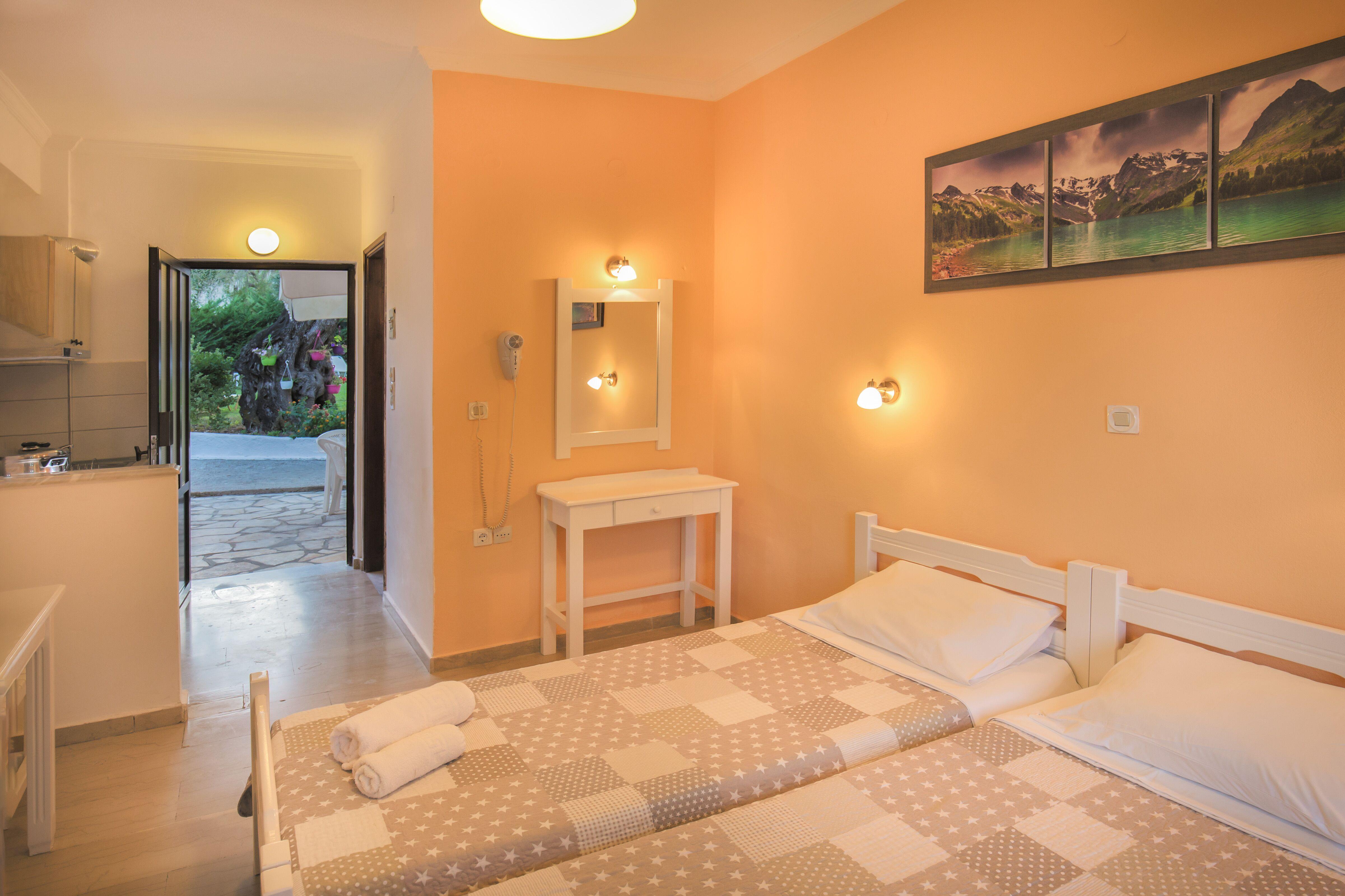 Marilena Apartments & Studios Дассия Экстерьер фото