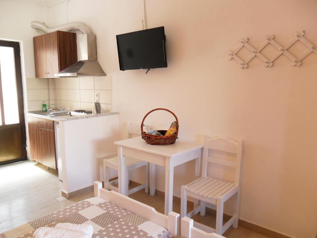 Marilena Apartments & Studios Дассия Экстерьер фото